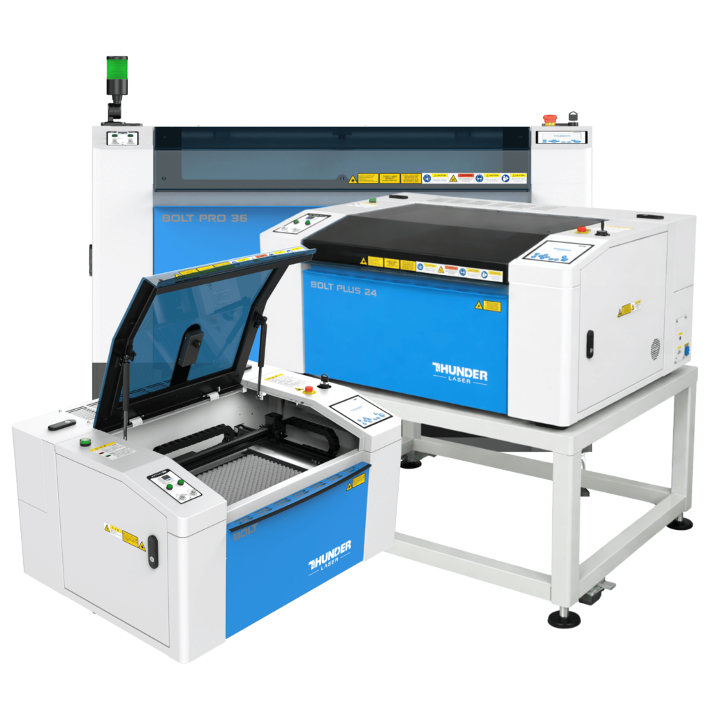 Prețuri orientative pentru gravatoare laser CO2 și fibră în 2026, costuri de operare, venit mediu pe oră de gravare și calcul de amortizare pentru un atelier.