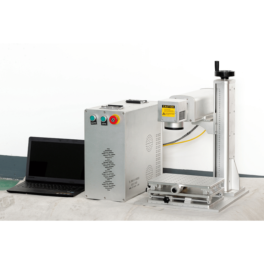 Diferențele dintre gravatoarele laser CO2 și cele cu fibră: materiale, aplicații, viteză, costuri. Ghid rapid ca să alegi tehnologia potrivită pentru afacerea ta.